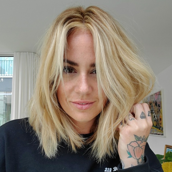 Salut, je m'appelle Valérie - Picture 1 of 1